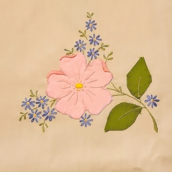 Very Nice Vintage Hand-embroidered Tablecloth, With Lace  60\